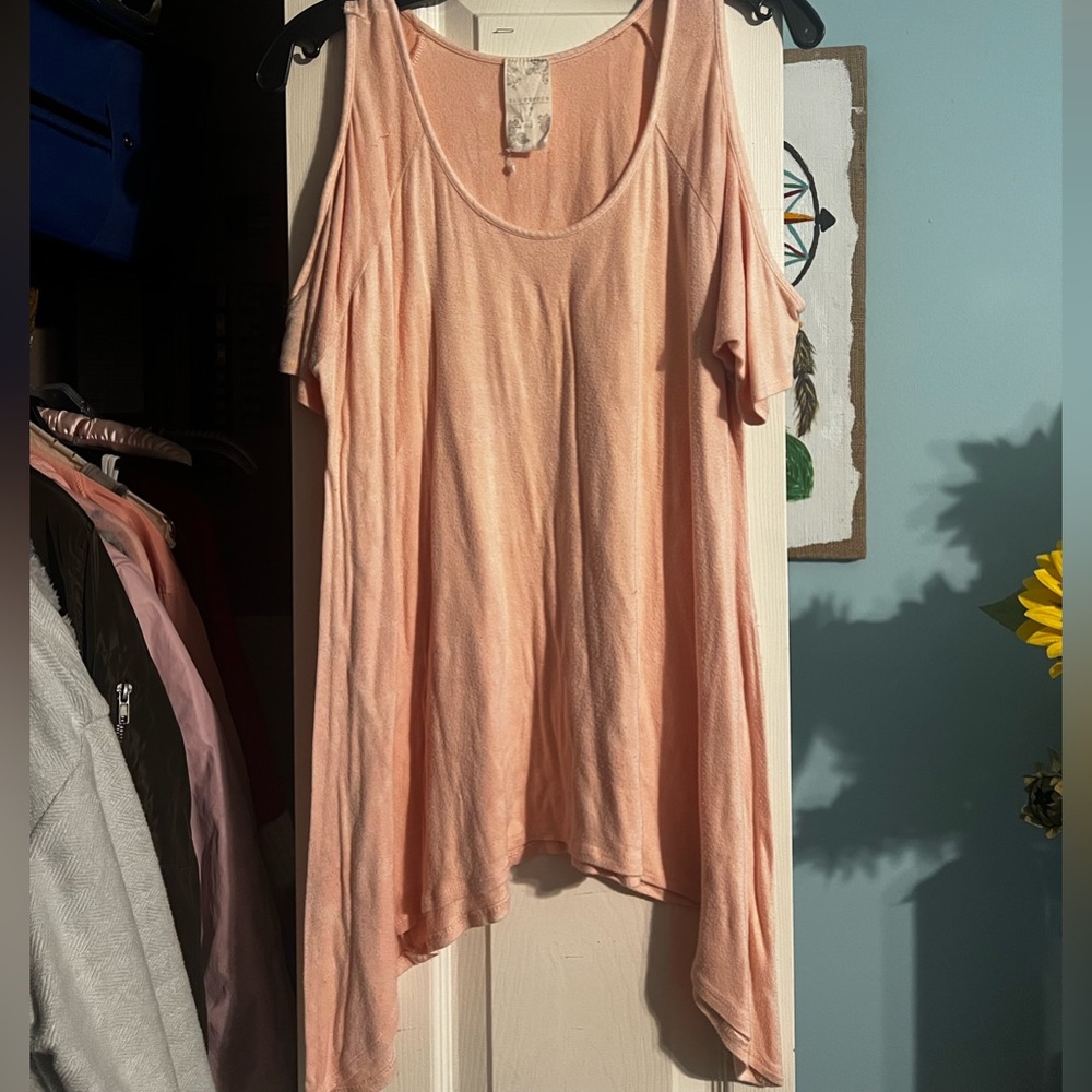Flattering light pink top, size small, off the shoulder